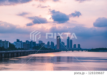 A view of the sunset city of Yeouido in the financial district taken on the Dongjak Bridge on the Han River in summer evening A view of the sunset city of Yeouido in the financial district taken on the Dongjak Bridge on the Han River in summer evening 128109687