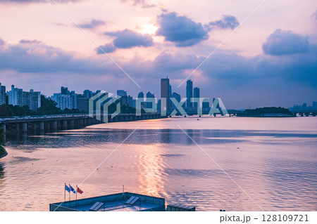 A view of the sunset city of Yeouido in the financial district taken on the Dongjak Bridge on the Han River in summer evening A view of the sunset city of Yeouido in the financial district taken on the Dongjak Bridge on the Han River in summer evening 128109721
