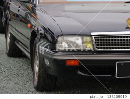 自動車イメージ　日産初代シーマのフロントマスク 128109919