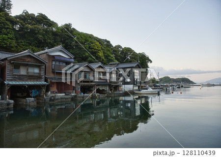 海の京都 伊根浦公園から見る舟屋群6 海の京都 伊根浦公園から見る舟屋群6 128110439