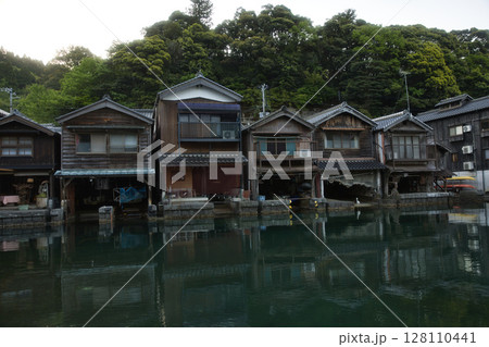 海の京都 伊根浦公園から見る舟屋群8 海の京都 伊根浦公園から見る舟屋群8 128110441