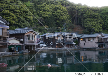 海の京都 伊根浦公園から見る舟屋群26 海の京都 伊根浦公園から見る舟屋群26 128110712