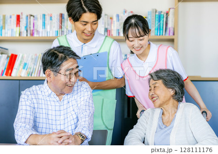 介護イメージ 128111176
