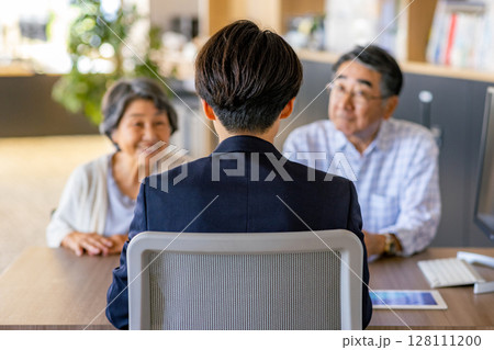 シニア　相談窓口 128111200