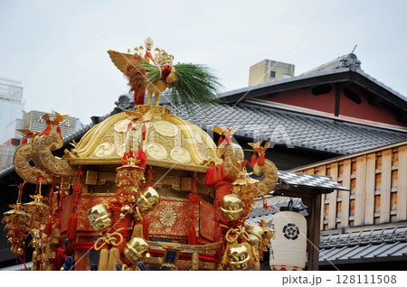 祇園祭の神幸祭　西御座神輿 128111508