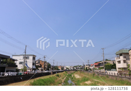 西宮市　仁川とその両岸の住宅地 128111738
