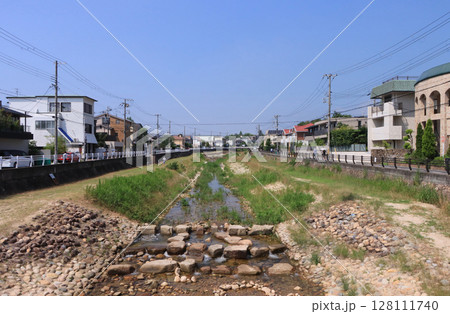 仁川とその両岸の住宅地 仁川とその両岸の住宅地 128111740