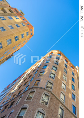 東京都港区　汐留　イタリア街の風景 128111991