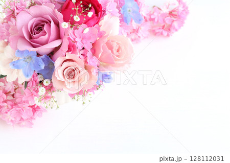 バラとデルフィニウムのアレンジ 128112031