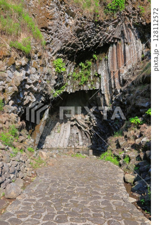 兵庫県 豊岡市 玄武洞公園 南朱雀洞 兵庫県 豊岡市 玄武洞公園 南朱雀洞 128112572