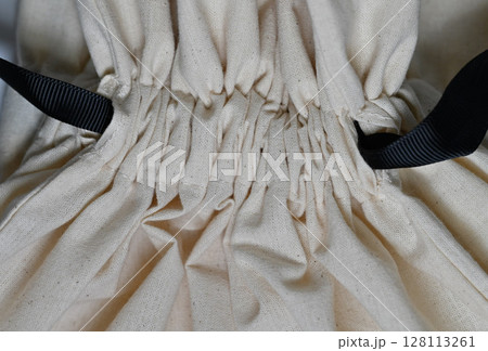 コットン巾着バッグの口元 128113261