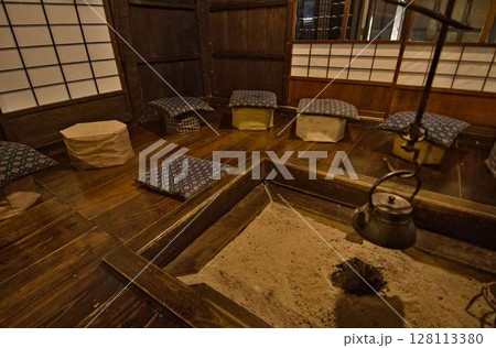 囲炉裏のようす 128113380