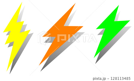 荒天で天気が荒れて稲妻と稲光で光る雷のイラスト 128113485