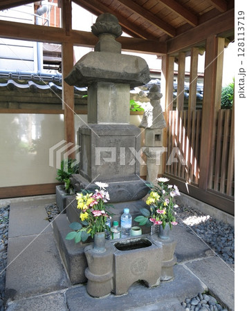 台東区橋場にある平賀源内の墓 128113719