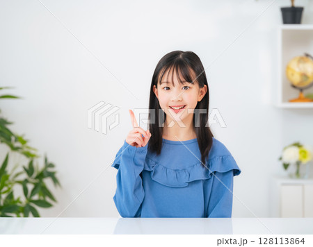 おすすめする女の子 128113864