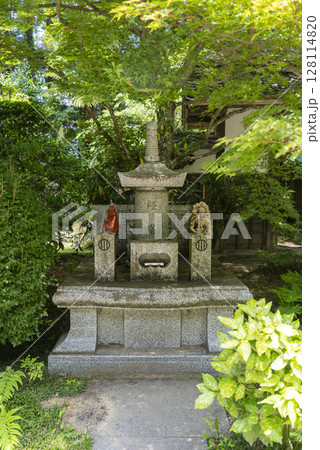 【縦写真】宮城県仙台市の瑞鳳寺 経塔 【縦写真】宮城県仙台市の瑞鳳寺 経塔 128114820