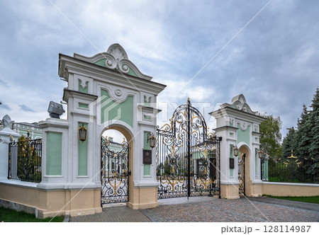 Beautiful cast iron gates of the governor's palace on the territory of the Kazan Kremlin. Beautiful cast iron gates of the governor's palace on the territory of the Kazan Kremlin. 128114987