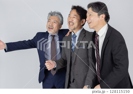 ハイテンションのミドルエイジ男性ビジネスパーソン 128115150