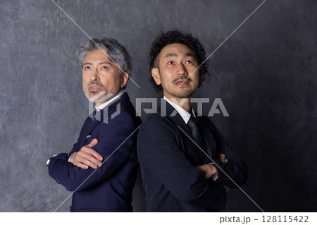エグゼクティブミドル男性ビジネスマン エグゼクティブミドル男性ビジネスマン 128115422