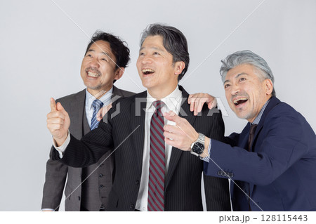 ハイテンションのミドルエイジ男性ビジネスパーソン ハイテンションのミドルエイジ男性ビジネスパーソン 128115443