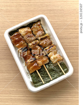 函館名物グルメ　ハセガワストアのやきとり弁当　ハセスト　やきとり弁当 128116587