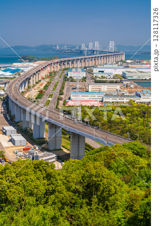 《香川県》瀬戸大橋・常盤公園の眺め 128117326