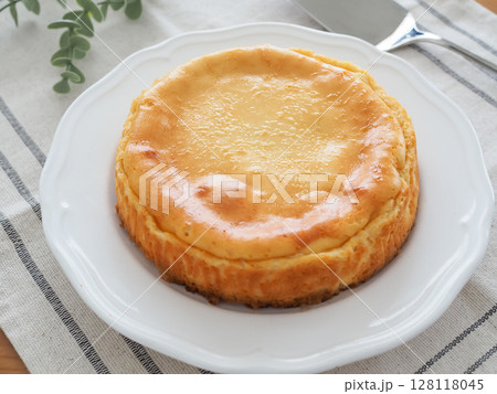 手作りのベイクドチーズケーキ 128118045