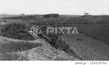 古写真 1931年 日本統治時代の北朝鮮 平壌市内の高句麗古墳群 古写真 1931年 日本統治時代の北朝鮮 平壌市内の高句麗古墳群 128119758