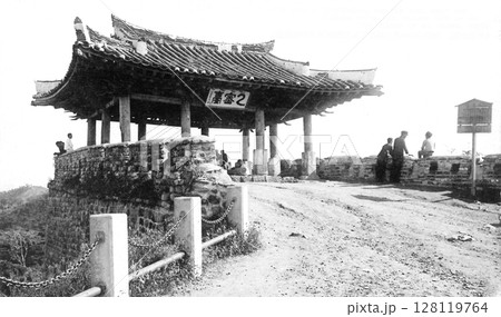 古写真 1931年 日本統治時代の北朝鮮・平壌市内 牡丹峰の乙密台の写真