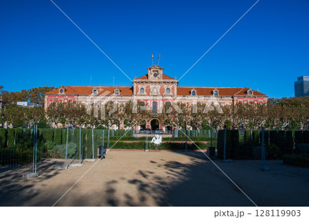 スペインバルセロナの街並みとガウディ建築が散りばめられた町 128119903