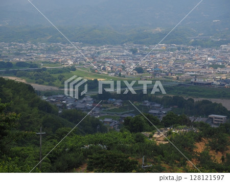 和歌山県　紀の川フルーツラインからの眺望 128121597