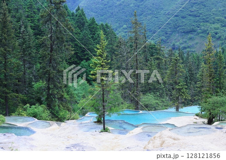 神秘的な石灰岩 神秘的な石灰岩 128121856