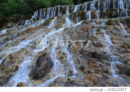 小さな滝 128121857