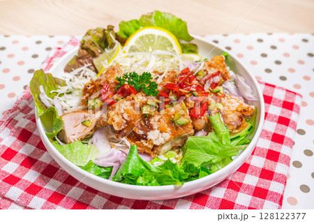 信州名物　山賊焼きでユーリンチー 128122377