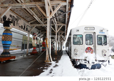 青森県弘前市 弘南鉄道 中央弘前駅の風景より 青森県弘前市 弘南鉄道 中央弘前駅の風景より 128122551