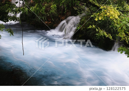 水の流れ 128122575