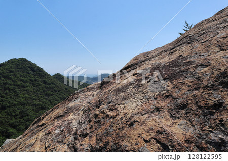 百間岩の風景 128122595