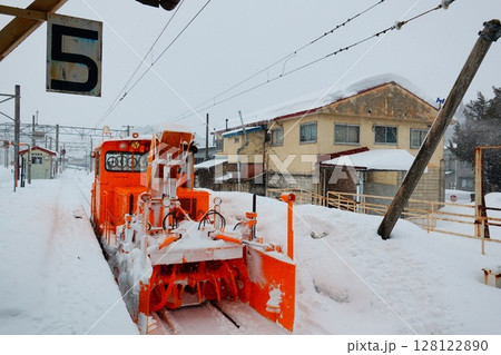 弘南鉄道大鰐線 大鰐駅に停車中のラッセル車 弘南鉄道大鰐線 大鰐駅に停車中のラッセル車 128122890