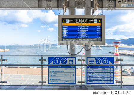 香川県高松市 晴れた日の高松港の風景 香川県高松市 晴れた日の高松港の風景 128123122