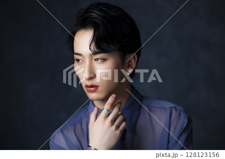 若い男性のポートレート 若い男性のポートレート 128123156