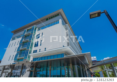 兵庫県三田市　三田市役所庁舎 128123263