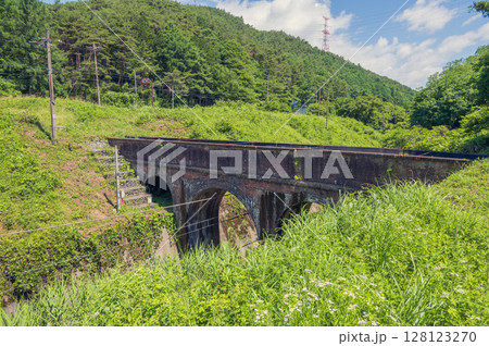 【めがね橋】蔵造川の水路橋【塩尻市】 128123270