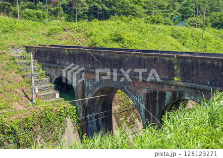 【めがね橋】蔵造川の水路橋【塩尻市】 128123271