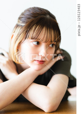 若い女性ビューティーイメージ 128123483