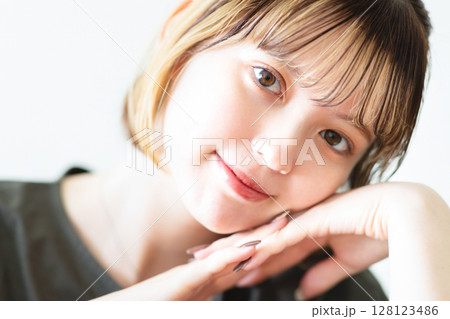 若い女性ビューティーイメージ 若い女性ビューティーイメージ 128123486