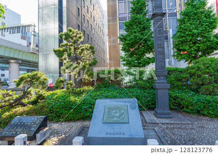 東京日本橋 日本国道路元標と東京市道路元標 東京日本橋 日本国道路元標と東京市道路元標 128123776