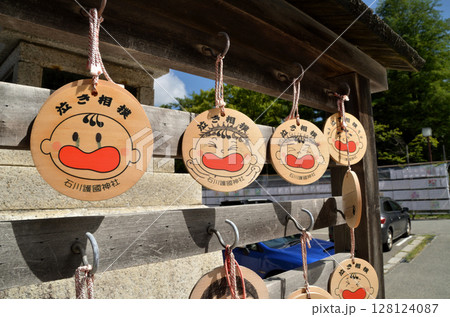石川県金沢市のパワースポット 石川護国神社の泣き相撲の可愛い絵馬 石川県金沢市のパワースポット 石川護国神社の泣き相撲の可愛い絵馬 128124087