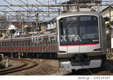 西武池袋線直通:東急東横線4000系電車(F快急-10両編成) 西武池袋線直通:東急東横線4000系電車(F快急-10両編成) 128124107