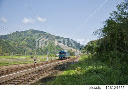 京都丹後鉄道のんびりした雰囲気の中、走るあおまつ号3 128124235