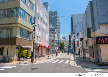 神奈川県横須賀市 ドブ板通り商店街 128124538